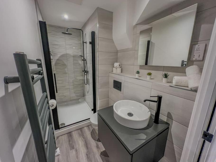 Orange Rentals-High Spec, Midnight Suite, Sleeps 4-Pets Welcome! Liverpool Esterno foto